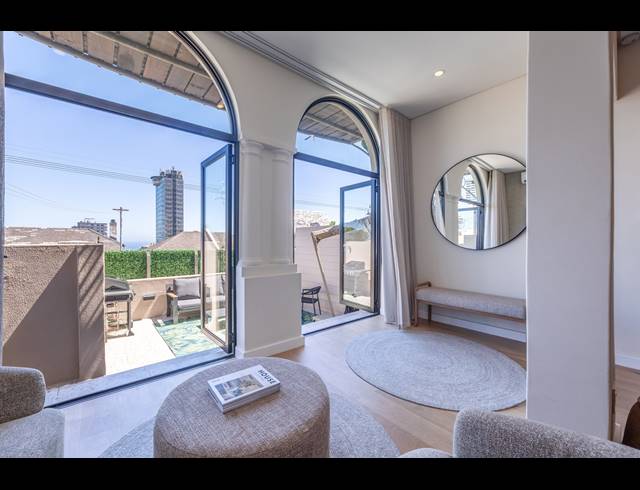 2 BEDROOM APARTMENT TO LET IN SEA POINT